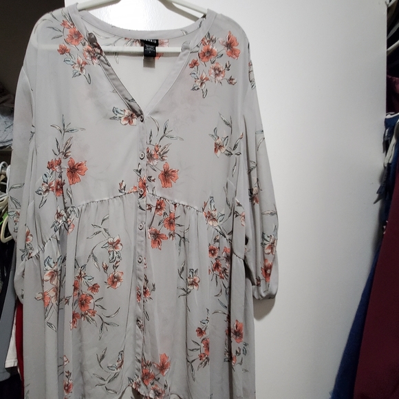 torrid Tops - NWOT Torrid Blouse Plus Size 4x Sheer Floral